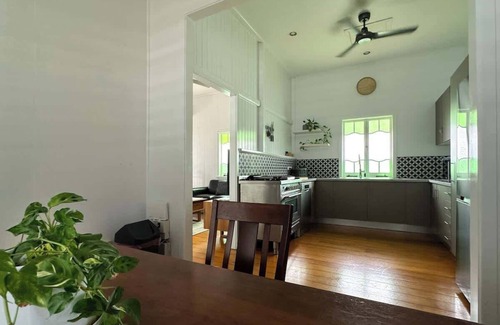 Parramatta Park Maison | Classic City Queenslander | Walk to Esplanade