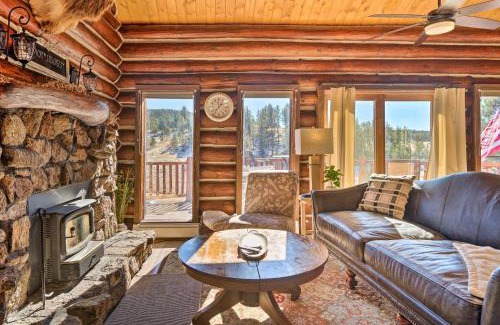 Florissant Maison | Classic Colorado Log Home with Mountain Views!