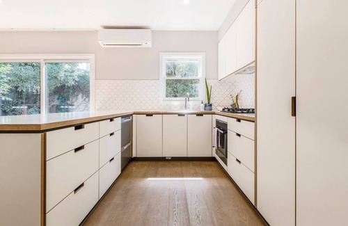Flemington Maison | Classic Comforts Moments to Flemington Racecourse