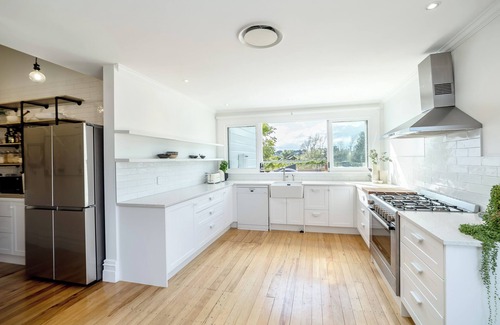 Martinborough Maison | Classic Contemporary Country Charm close to Town Centre