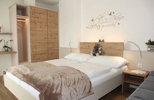 Feldbach Lit Et Petit-Déjeuner | Classic double room, shower, WC - Pension Raabtal
