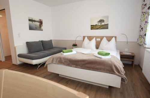Feldbach Lit Et Petit-Déjeuner | Classic double room, shower, WC - Pension Raabtal
