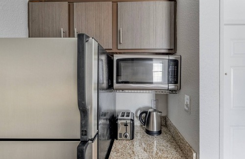 Gateway Appartement | Classic Gateway Studio w/ Gym, Pool, nr Stadium, by Blueground