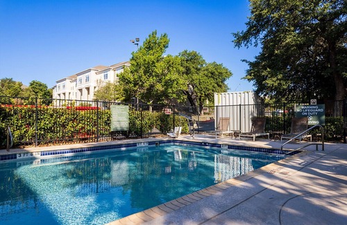 Gateway Appartement | Classic Gateway Studio w/ Gym, Pool, nr Stadium, by Blueground