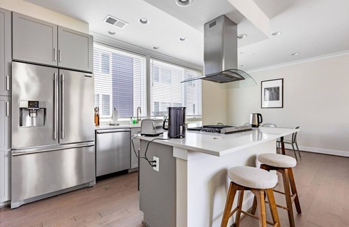 Nauck Maison | Classic Green Valley 3BR w/ W/D, nr Restaurants & Bars, by Blueground