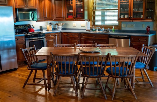 Taylorsville Cabine | Classic Kentucky Farm: Bluegrass - Bourbon - PGA -Firepit-Horse Country-WiFi