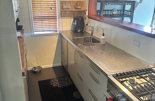 Raumati Beach Maison | Classic Kiwi Bach close to everything!