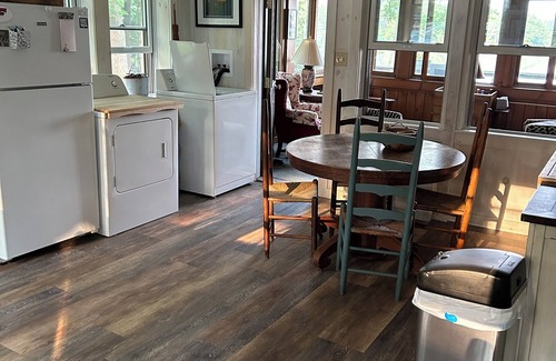 Rindge Maison | Classique Lakefront Family Summer Home