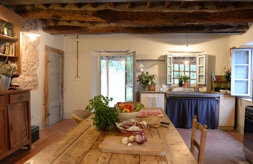 Nozanno Maison | Ferme toscane classique avec grande piscine dans les collines près de Lucques, pour 14 personnes