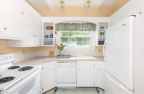 Laconia Maison | Classic Winnipesaukee Lake House