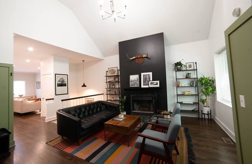 Bucktown Cottage | Classic Workers Cottage in Vibrant Bucktown Chicago.