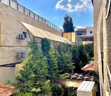 Al Jubeiha Appartement | Classy 3 Bedroom Apartment in Amman
