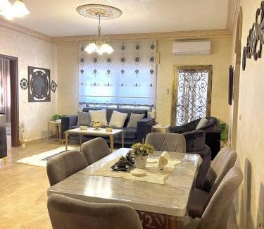 Al Jubeiha Appartement | Classy 3 Bedroom Apartment in Amman