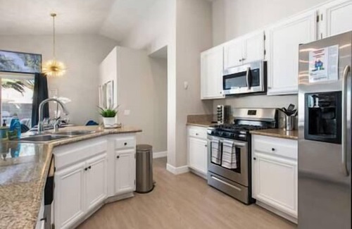 North Las Vegas Maison | ❤️Classy 3BR Vegas Pool Retreat w/Pool Table