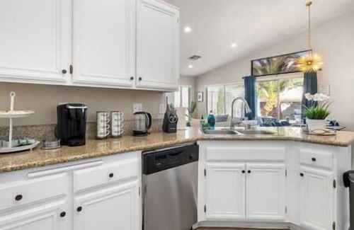 North Las Vegas Maison | ❤️Classy 3BR Vegas Pool Retreat w/Pool Table