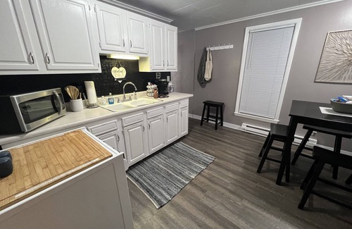 Bartonville Appartement | Classy Apt Mins from Airport and Peoria Hospitals Bartonville, IL