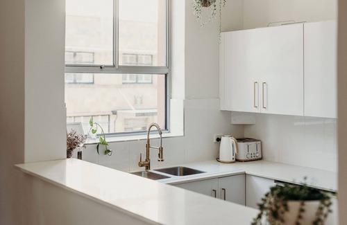 Newcastle Appartement | Classy City apartment close to Beach.