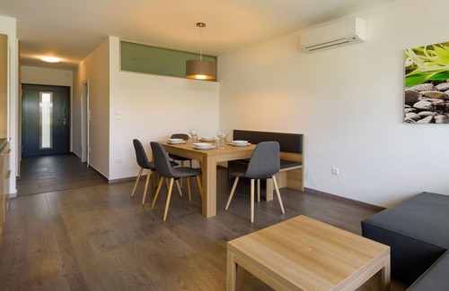 Zsira Maison | Maison de vacances élégante avec jardin à Lutzmannsburg