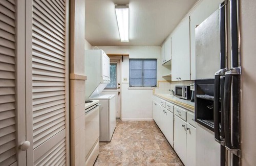 Uptown Maison | Classy Mid-Century Townhome in Alamo Heights