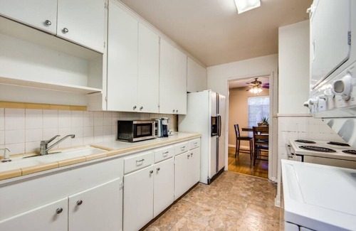 Uptown Maison | Classy Mid-Century Townhome in Alamo Heights