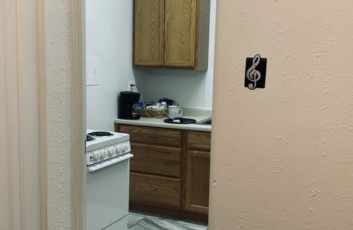 Boone Appartement | Classy Rock and Roll Suite "Partner of Rail Explorers" in Boone Extended Stay
