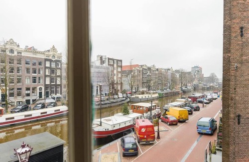 Binnenstad Appartement | Classy Room 17th Century Canal House