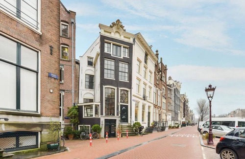 Binnenstad Appartement | Classy Room 17th Century Canal House