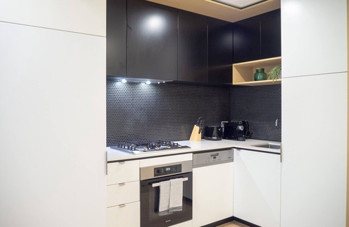 Brighton Maison | Classy & Spacious 2 Bedroom, 2 Bathroom (En Suite)