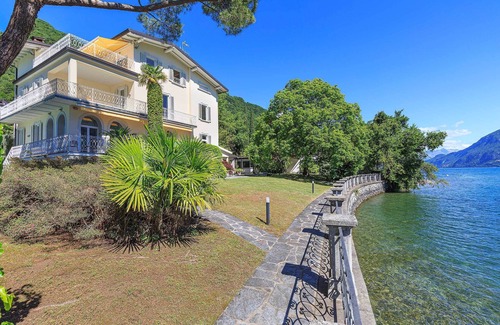Vassena Villa | Villa de classe avec piscine et un beau jardin au bord du lac! Villa Laurenza