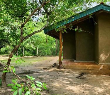 Polonnaruwa Lit Et Petit-Déjeuner | Clay Hut Village