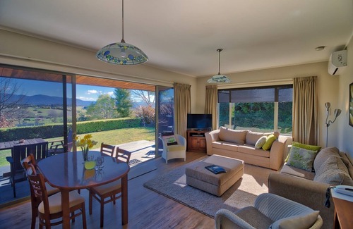 Ruby Bay Chalet De Ski | Clayridge Cotttages situated above Ruby Bay, amazing mountain & sea views