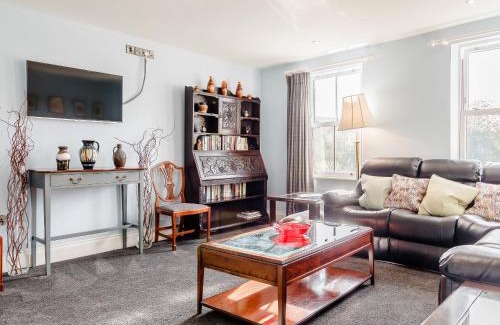Whitecroft Maison | Claysun House