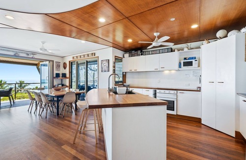 Point Lookout Appartement | Claytons 10 | 4 bed, 2 bath, Cylinder beachfront