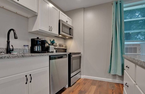 Gorham Appartement | Clean 1BD | Quiet | Long Term Friendly