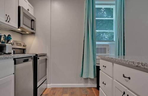 Gorham Appartement | Clean 1BD | Quiet | Long Term Friendly