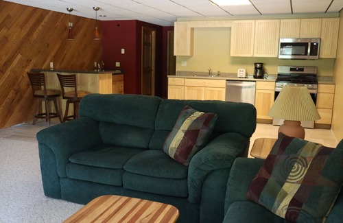 Carlton Maison | Clean and Comfortable Up-Scale Home in Country Setting