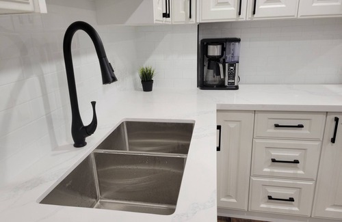 Whitby Appartement | Clean and Modern Guest Suite in Whitby