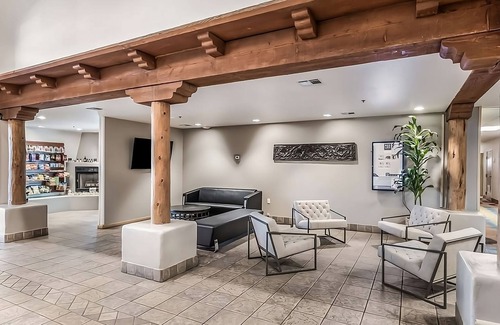 Palm Valley Hôtel | Clean and Modern Unit, Pool, Parking, Breakfast, Free Wifi