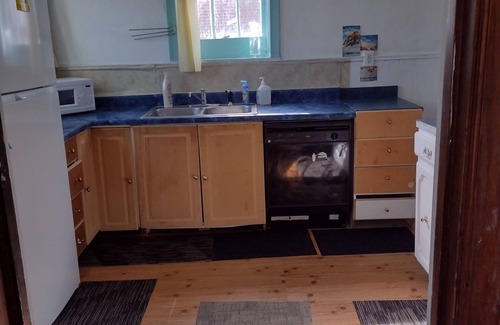 Northwoods Maison | Clean and Quiet 3-bedroom house for NON-Smokers only
