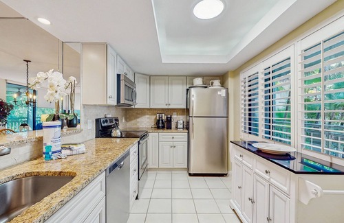Bonita Bay Copropriété | Clean and spacious condo w/beach access, pickleball courts and private balcony
