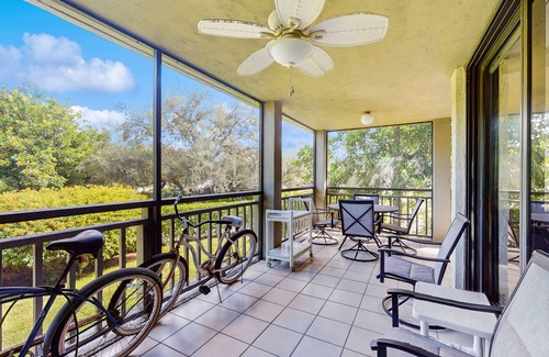 Bonita Bay Copropriété | Clean and spacious condo w/beach access, pickleball courts and private balcony