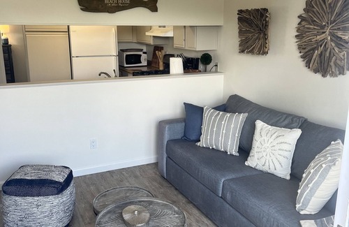 Imperial Beach Appartement | Clean and spacious unit with private balcony 1.5 blks from the beach!