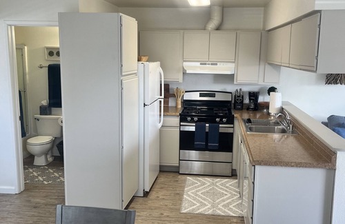 Imperial Beach Appartement | Clean and spacious unit with private balcony 1.5 blks from the beach!