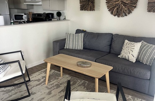 Imperial Beach Appartement | Clean and spacious unit with private balcony 1.5 blks from the beach!