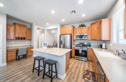 Anthem at Merrill Ranch Maison | Clean and Updated in Sun City Anthem at Merrill Ranch 55+ Community!