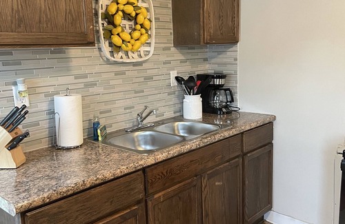 Lake Station Appartement | Clean apartment close to 80/94, I65 Indiana Dunes