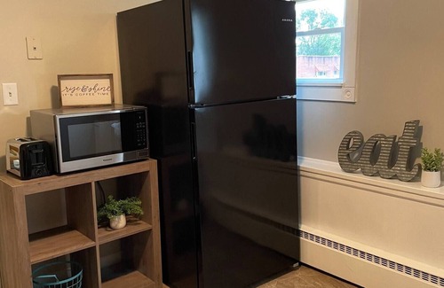 Lake Station Maison | Clean Apartment close to 80/94, I65 Lake Station 2751 DeKalb 1 bed