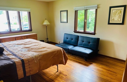 Hermitage Maison | Clean & Basic One Floor House Close to Park & Lake