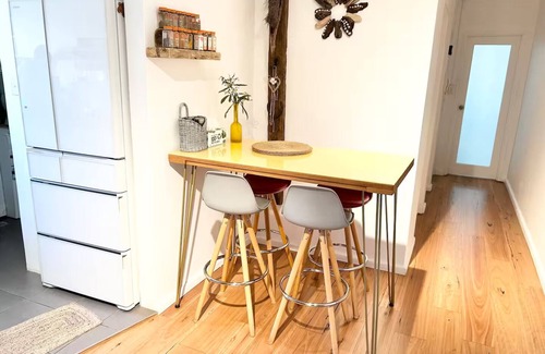 Hillsdale Appartement | Clean,bright apartment & CARPORT close to: beach, airport, CBD