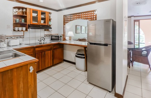 Damas Copropriété | Clean & Bright Getaway W/ Shared Pool, Lush Gardens, & Ideal Location Near Town!